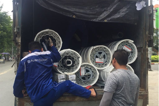 lắp đặt cửa cuốn tấm liền giá rẻ tphcm